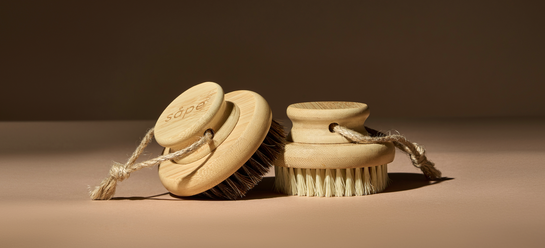 Dry Brushing Benefits: How to Use Såpe’s Sisal and Horsehair Brushes for Glowing Skin